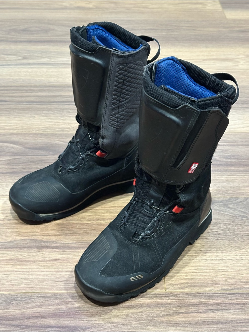 Rev’It Discovery GTX Boots in Black - Men’s Size 7